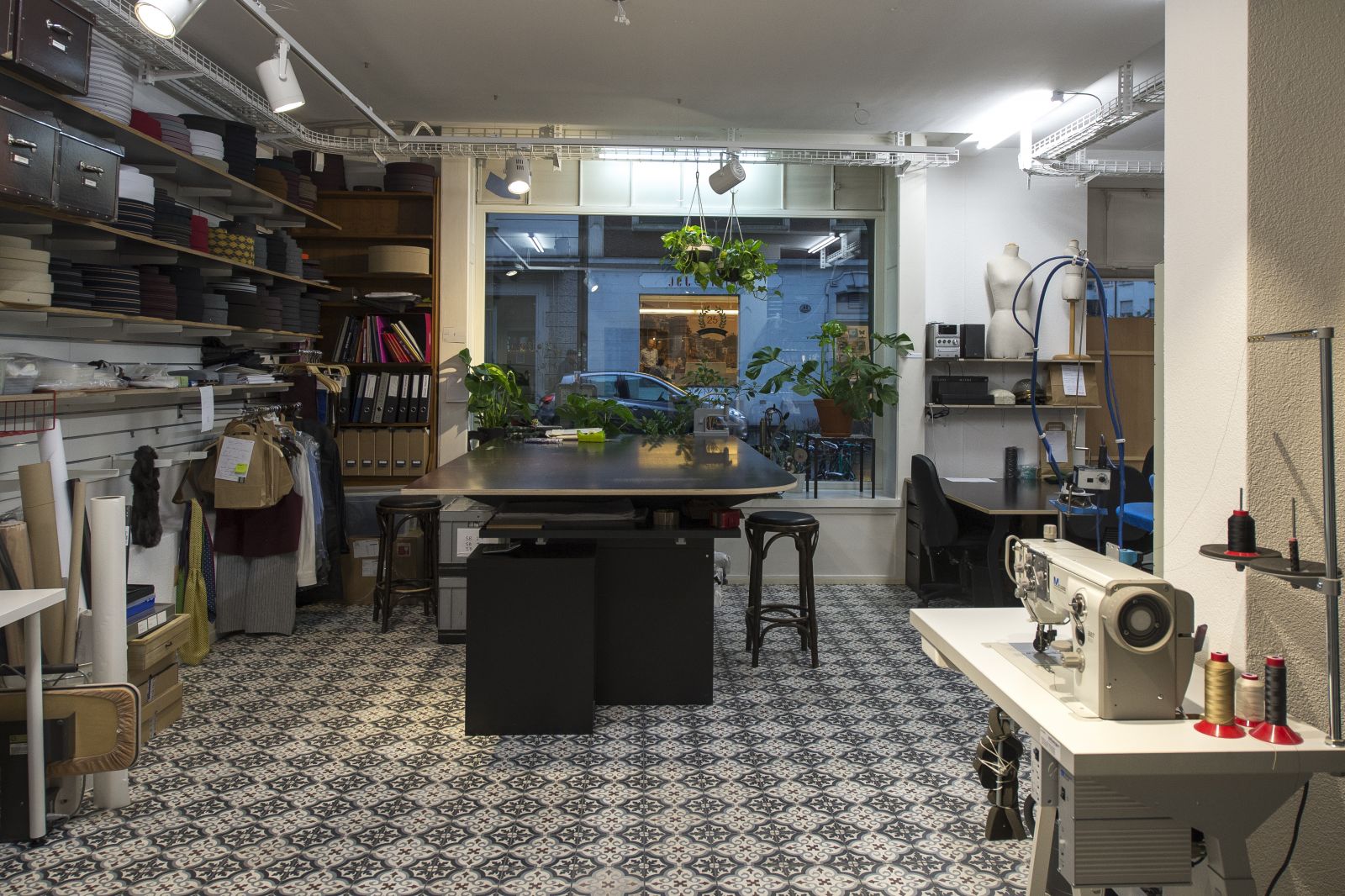 Atelier Treger in Luzern, wo Herren Accessoires von Hand hergestellt werden