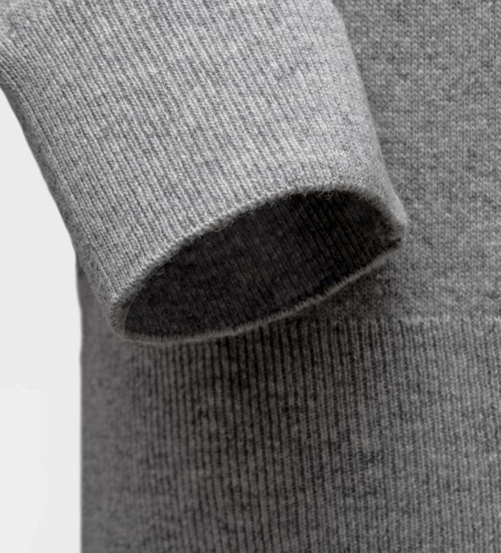 Pullover aus Lammwolle mit Sattelärmeln - Hellgrau Atelier Treger