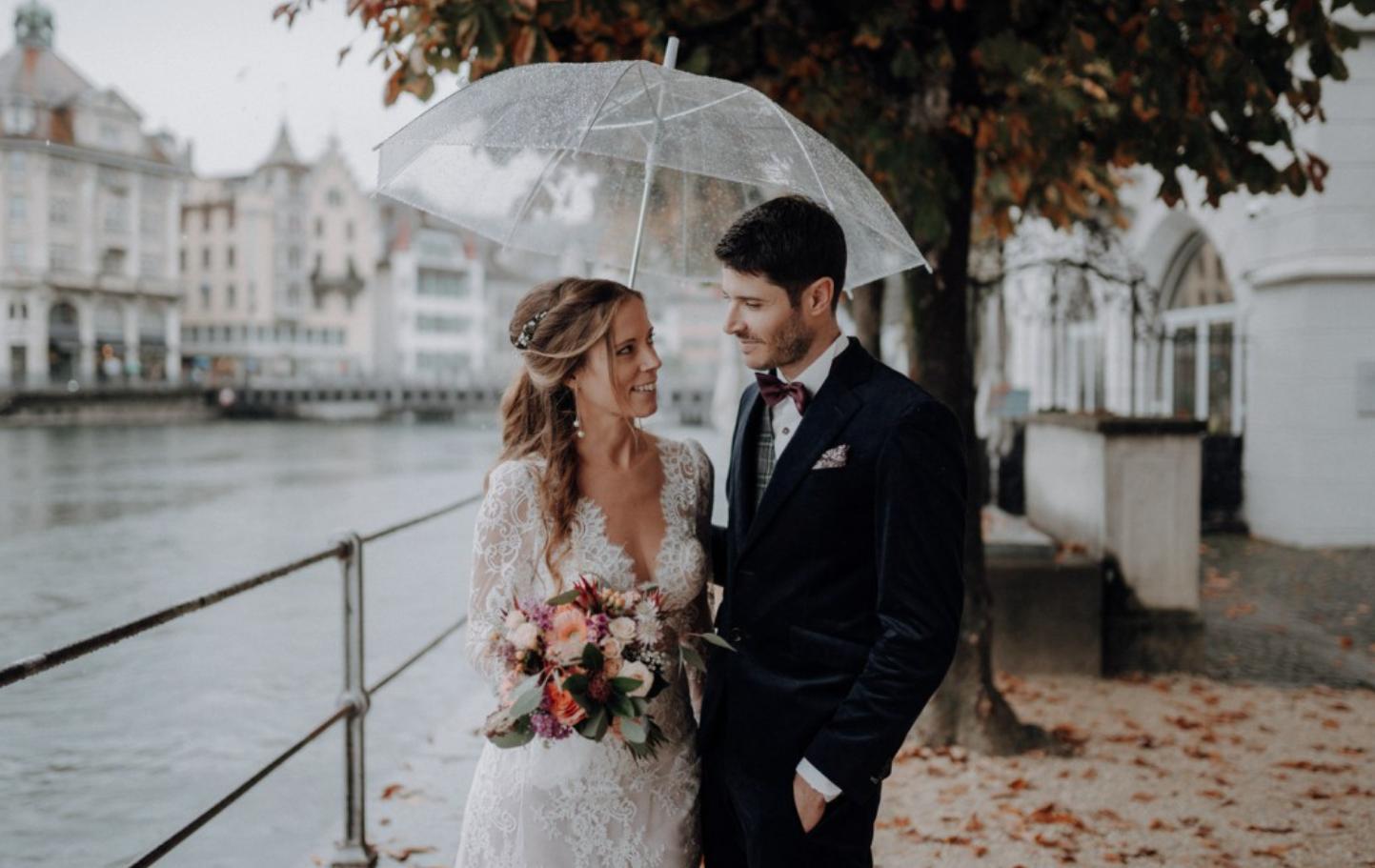 Hochzeitspaar in Luzern mit Massanzug und weissem Brautkleid